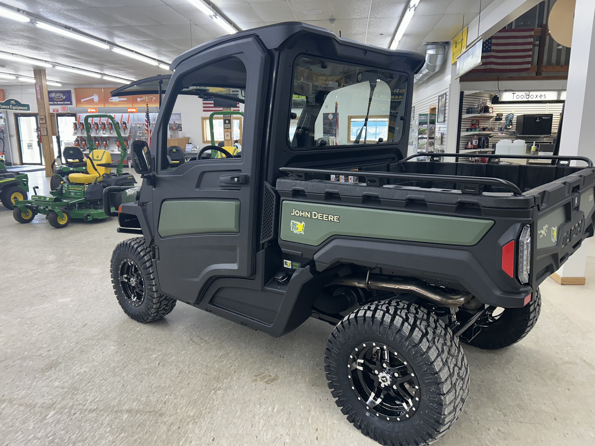 2026 John Deere XUV 845M HVAC Cab Image 2