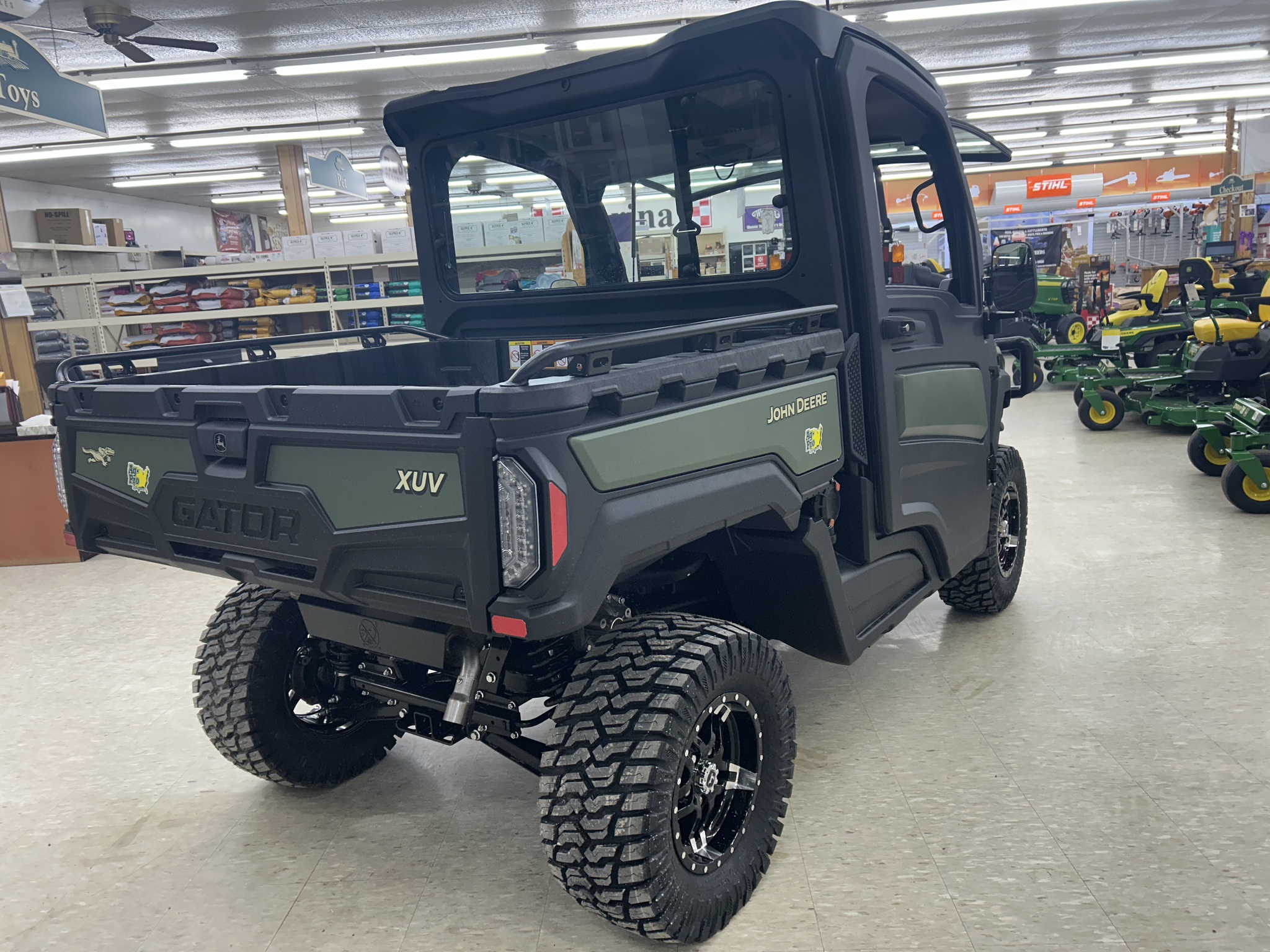 2026 John Deere XUV 845M HVAC Cab Image 3