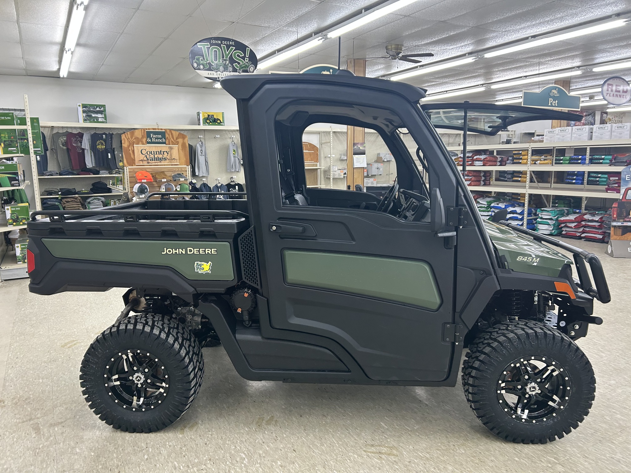 2026 John Deere XUV 845M HVAC Cab Image 4