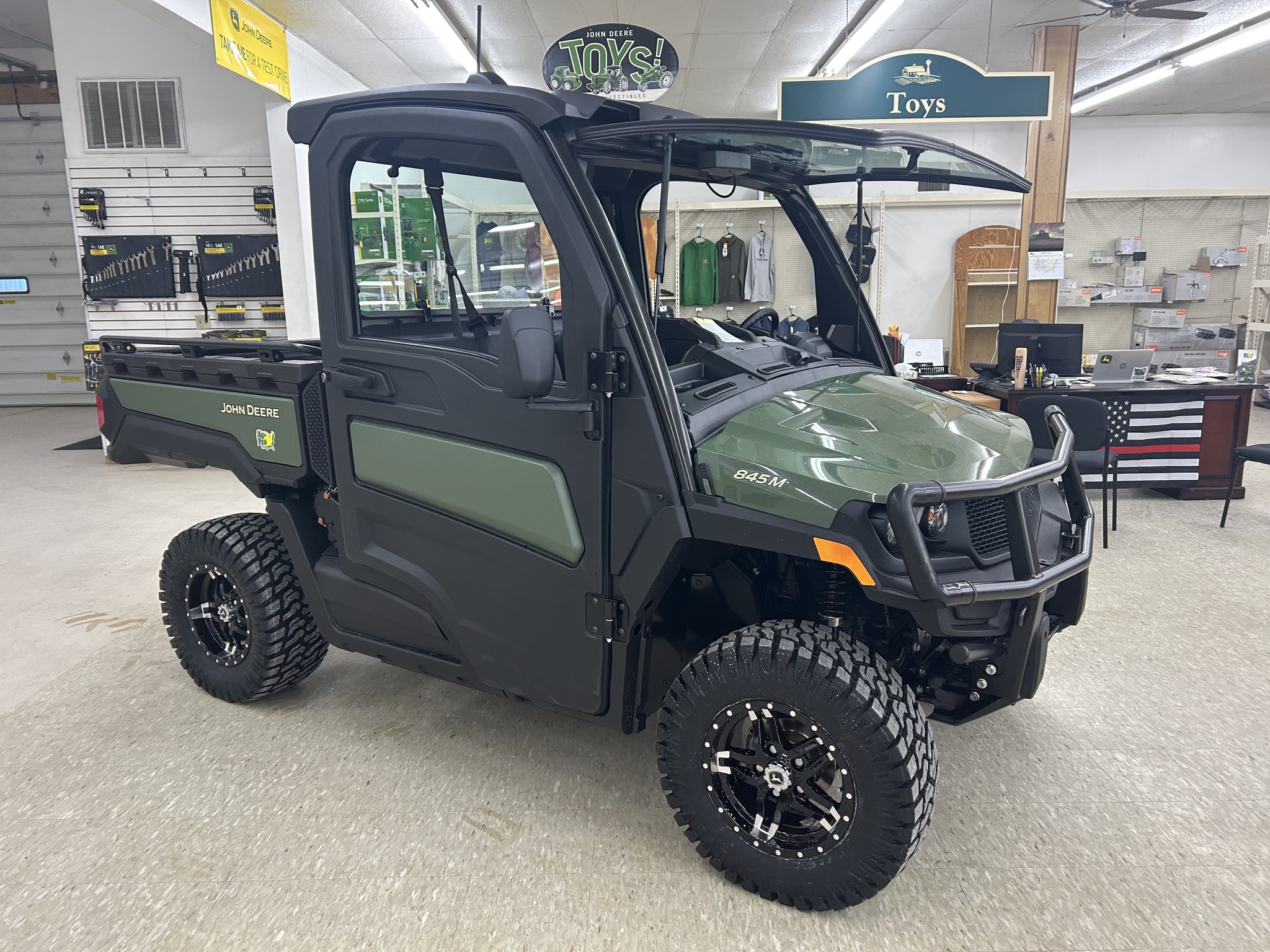 2026 John Deere XUV 845M HVAC Cab Image 5