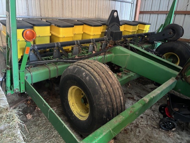 1994 John Deere 7240 Image 1