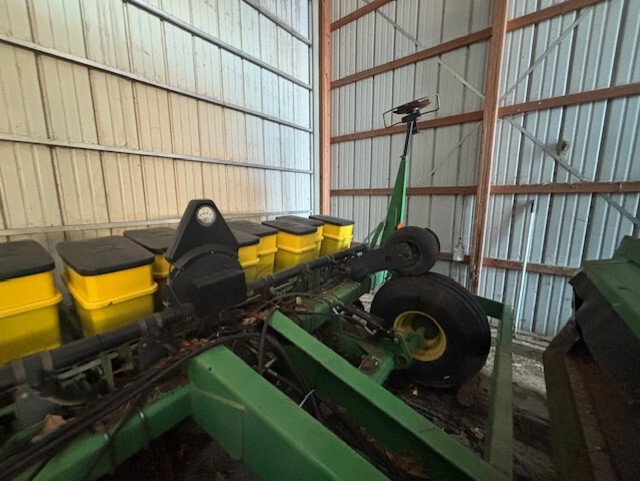 1994 John Deere 7240 Image 2