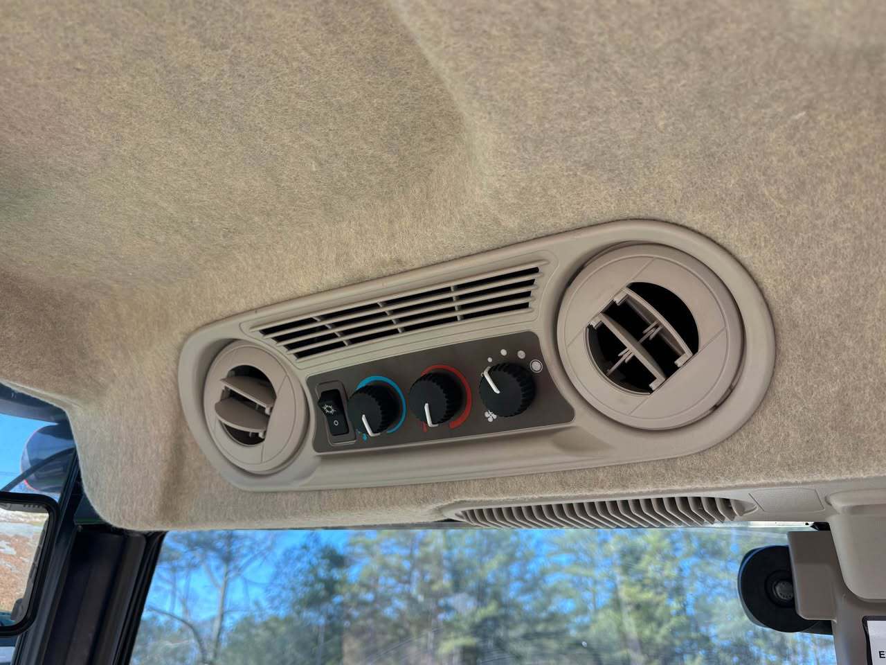 John Deere 5060E Image 8