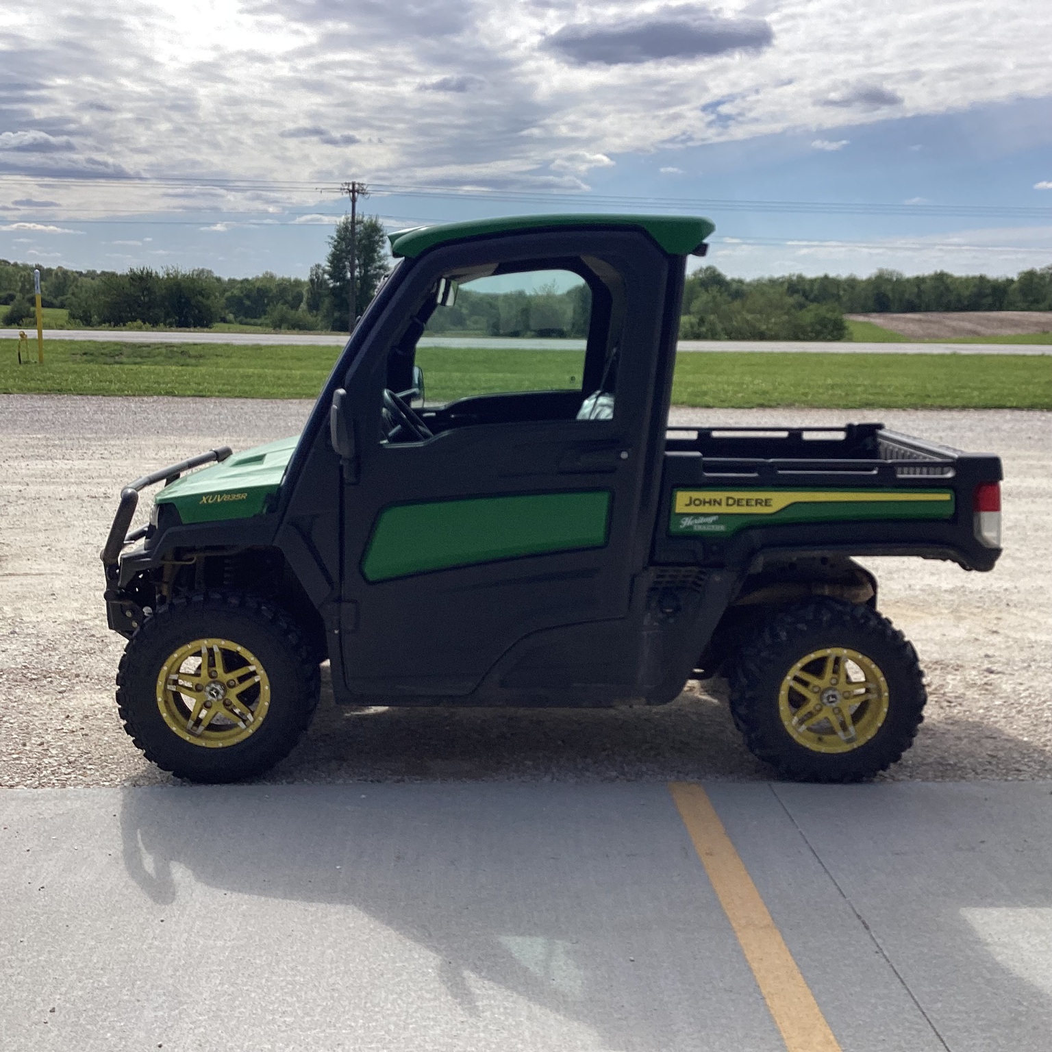  2024 John Deere XUV 835R at Heritage Tractor in Rockport, IL