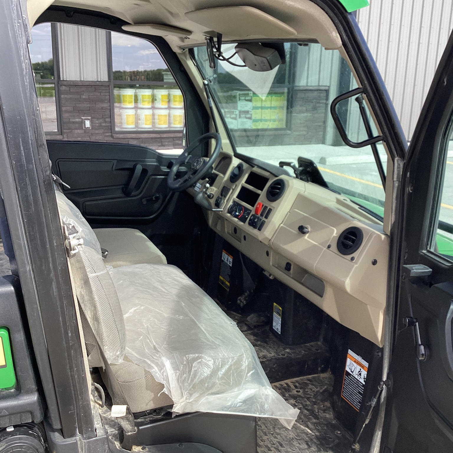  2024 John Deere XUV 835R at Heritage Tractor in Rockport, IL