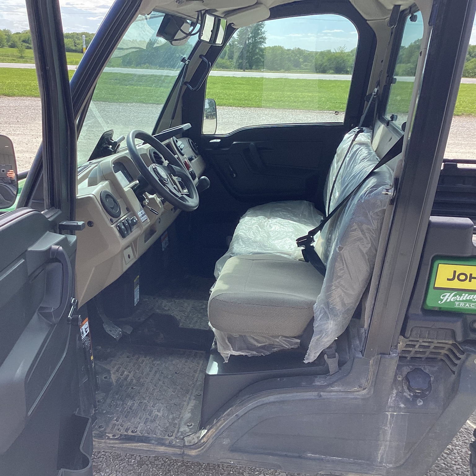  2024 John Deere XUV 835R at Heritage Tractor in Rockport, IL