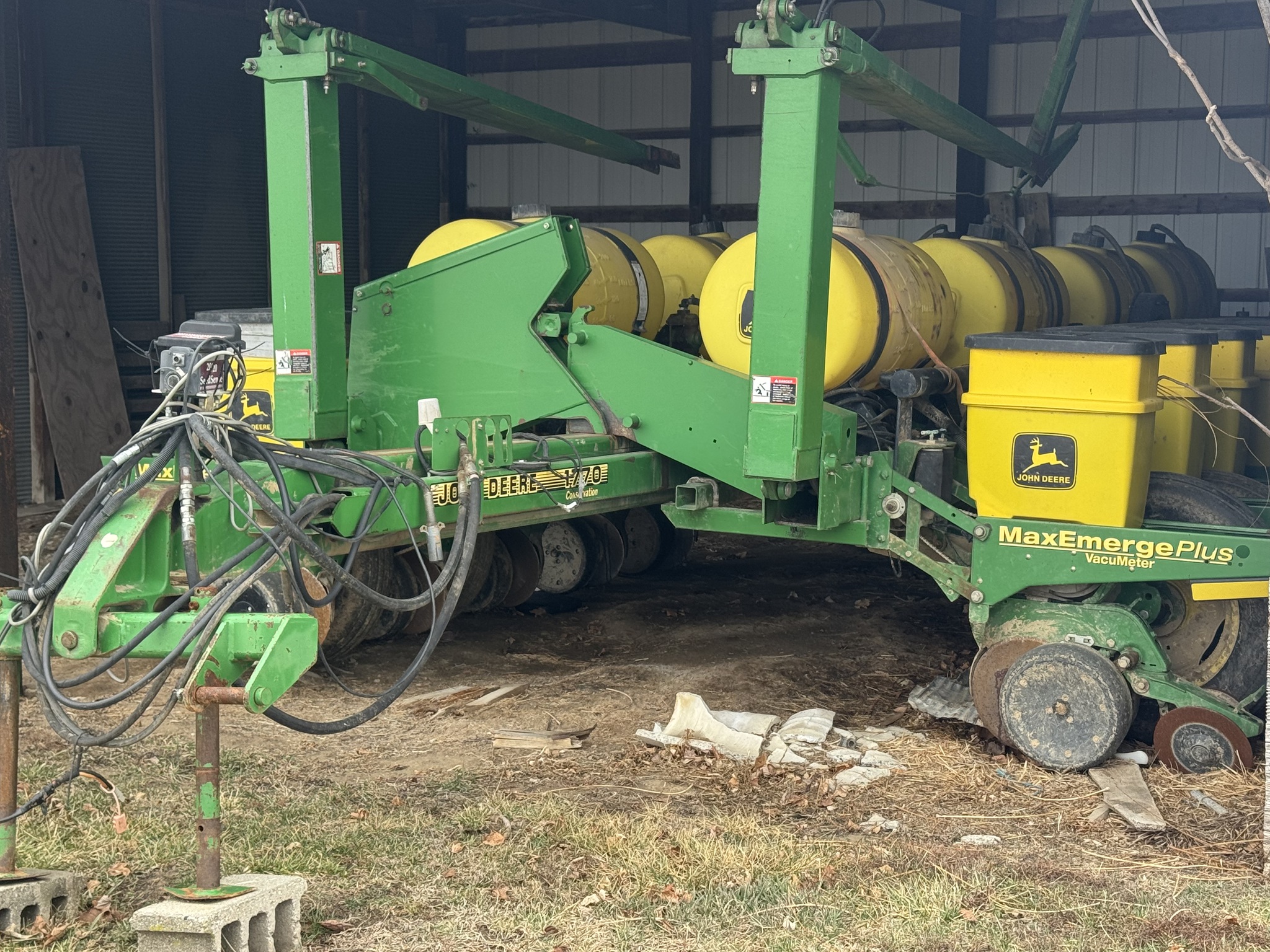 2000 John Deere 1770 Image 1