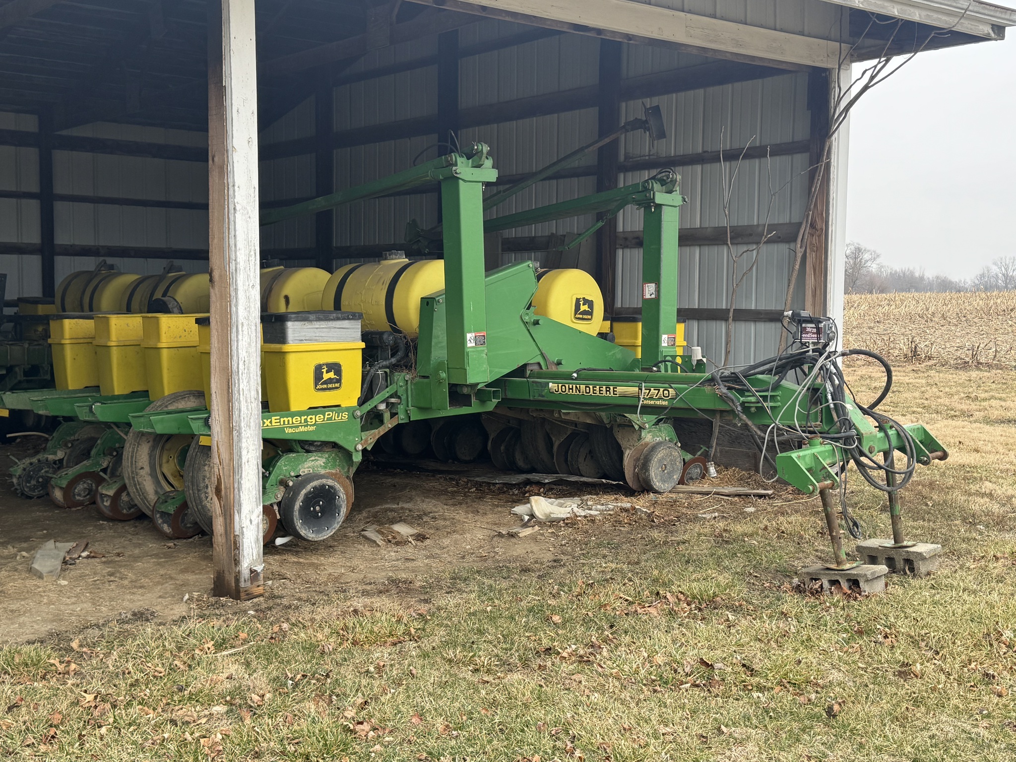 2000 John Deere 1770 Image 2