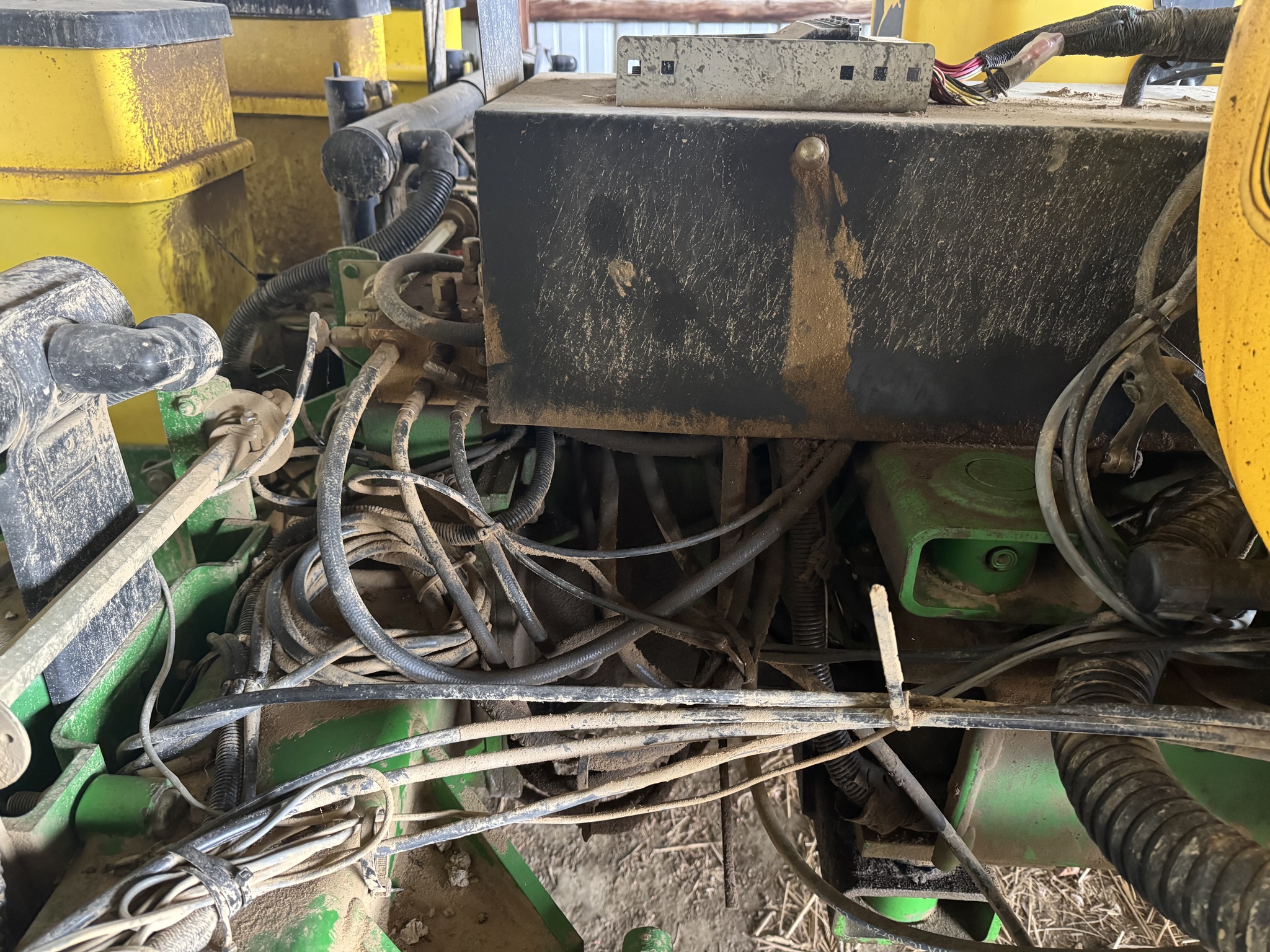 2000 John Deere 1770 Image 10