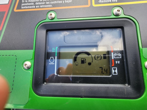 2025 John-Deere Q820M