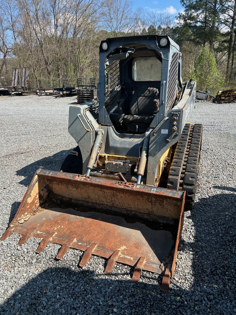 2014 John Deere 319E Image 2