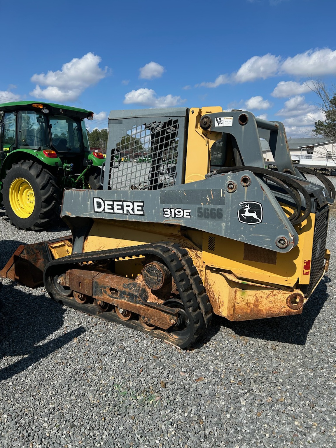2014 John Deere 319E Image 3
