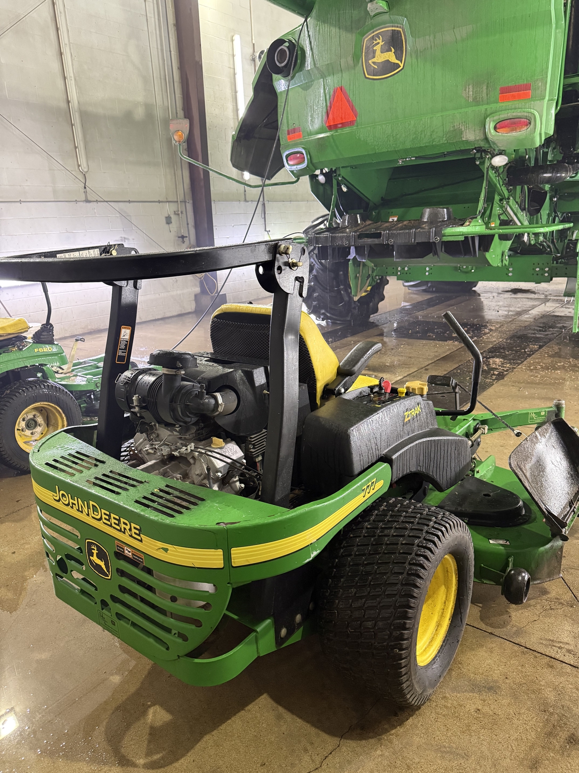 2007 John Deere 777 Image 3