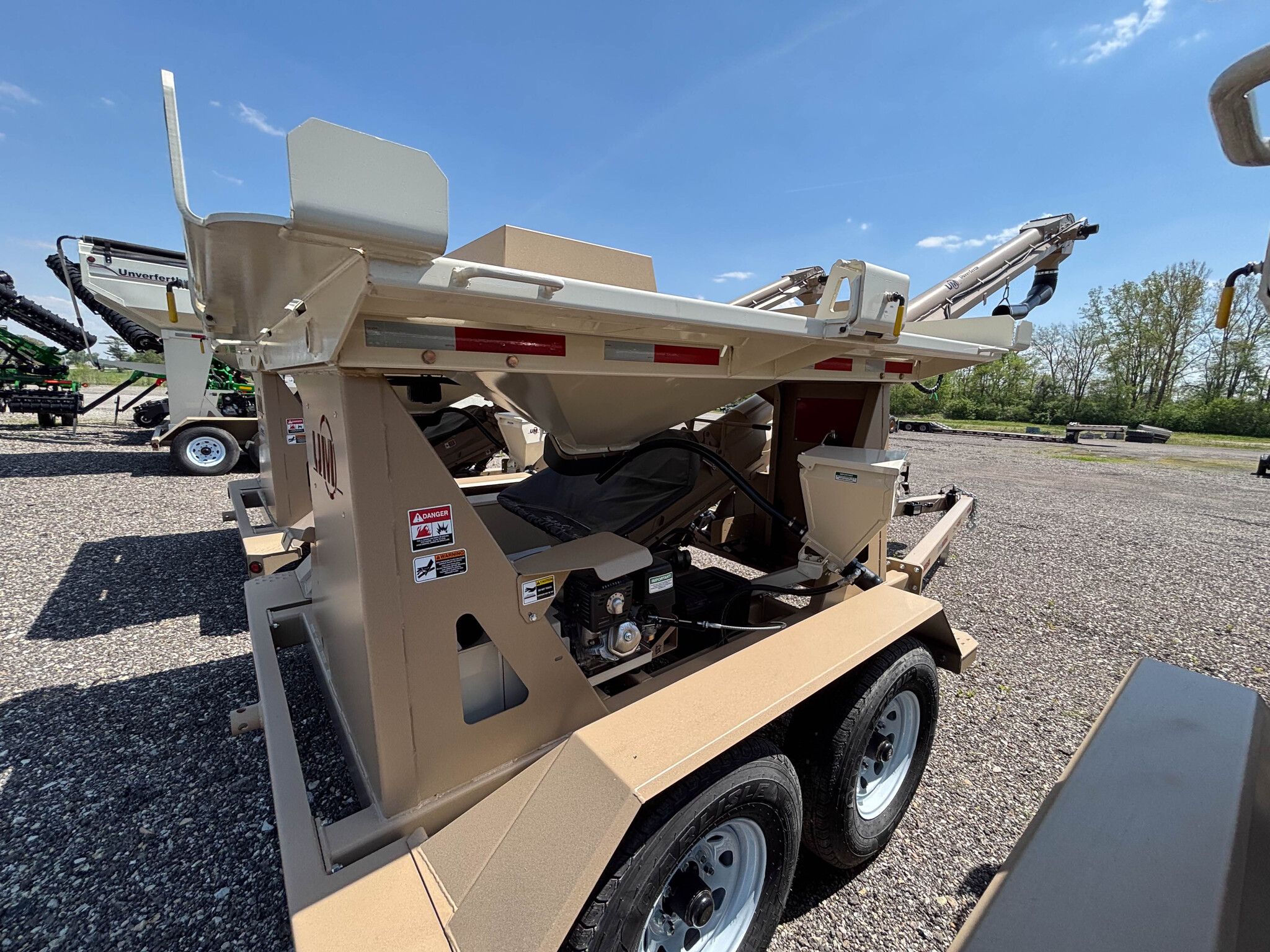 Used 2024 Unverferth 410XL Seed Tenders at Koenig Equipment in Knightstown, IN - PhotoXL3