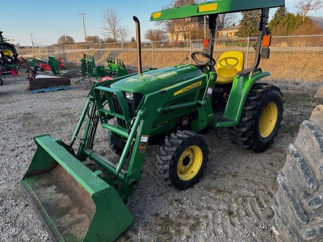 2014 John Deere 3038E Image 2
