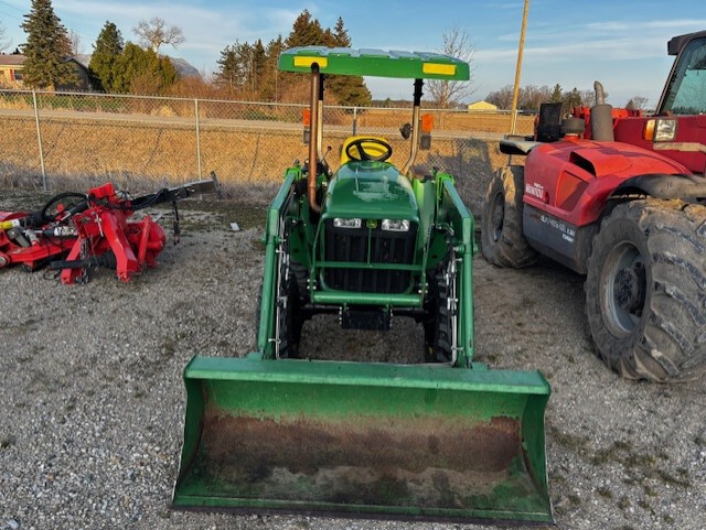 2014 John Deere 3038E Image 3
