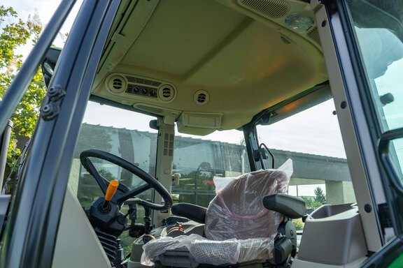 New In-Stock 2026 John Deere 5075M Utility Tractors at Koenig Equipment in Tipp City, OH - Photo21