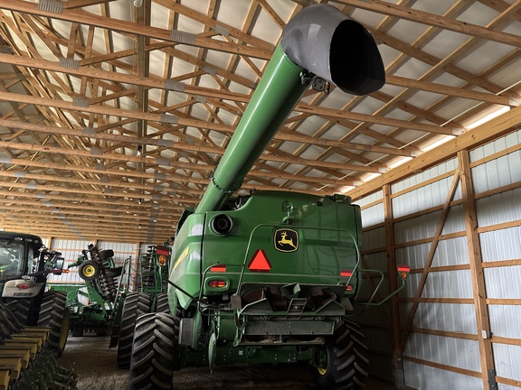 Used 2022 John Deere S770 Combines at Koenig Equipment in Urbana, OH - Photo5