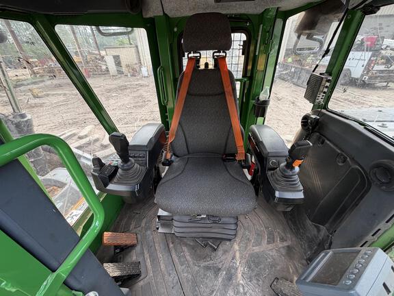 2023 John Deere 748L II