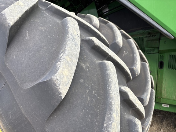 Used 2021 John Deere X9 1100 Combines at Horizon Ag & Turf in Lloydminster, AB - Photo14