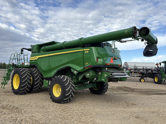 Used 2021 John Deere X9 1100 Combines at Horizon Ag & Turf in Lloydminster, AB - Photo9