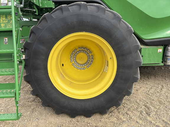 Used 2021 John Deere X9 1100 Combines at Horizon Ag & Turf in Lloydminster, AB - Photo13