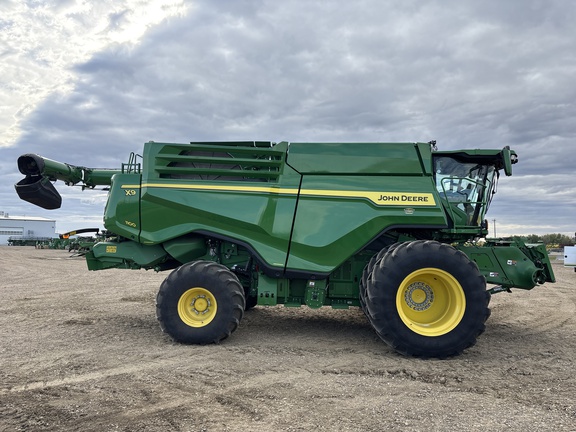 Used 2021 John Deere X9 1100 Combines at Horizon Ag & Turf in Lloydminster, AB - Photo4
