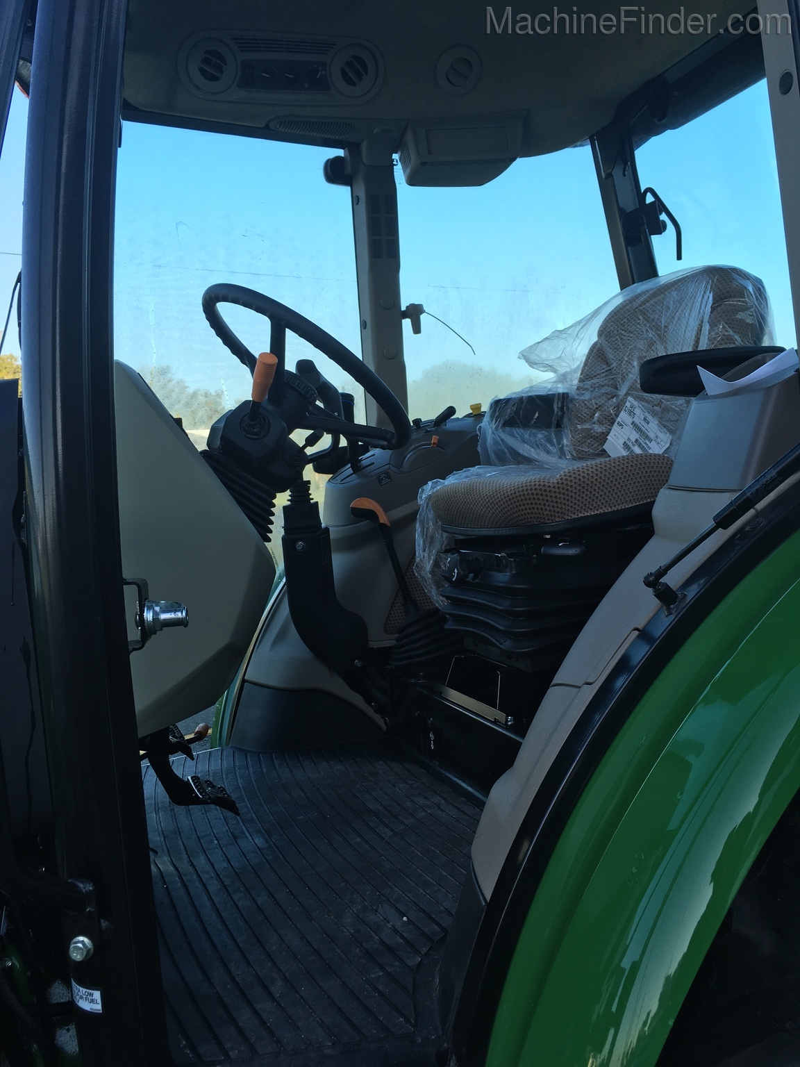 2020 John Deere 5100E Image 5