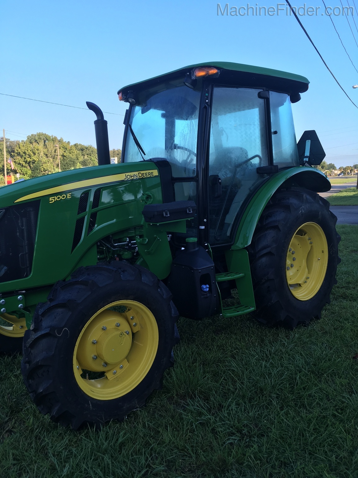 2020 John Deere 5100E Image 3