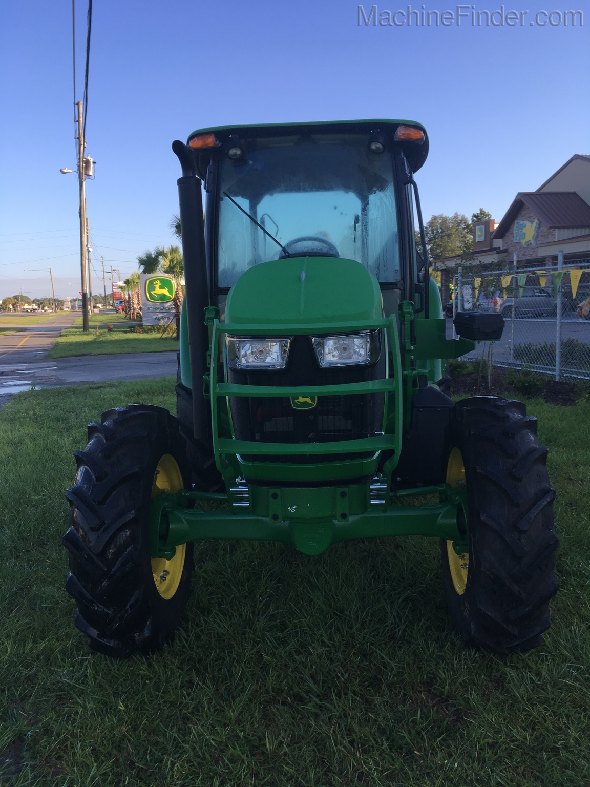 2020 John Deere 5100E Image 2