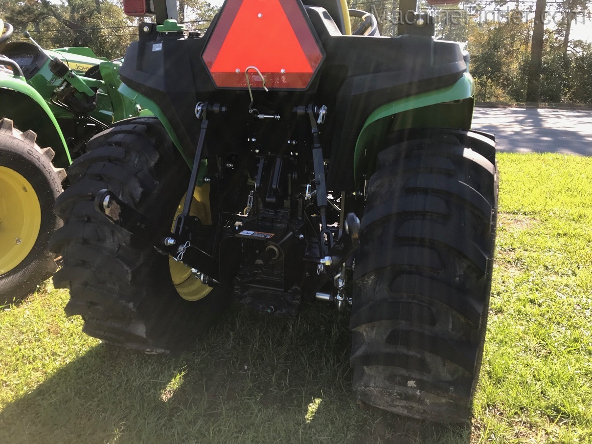 2021 John Deere 3025E Image 4