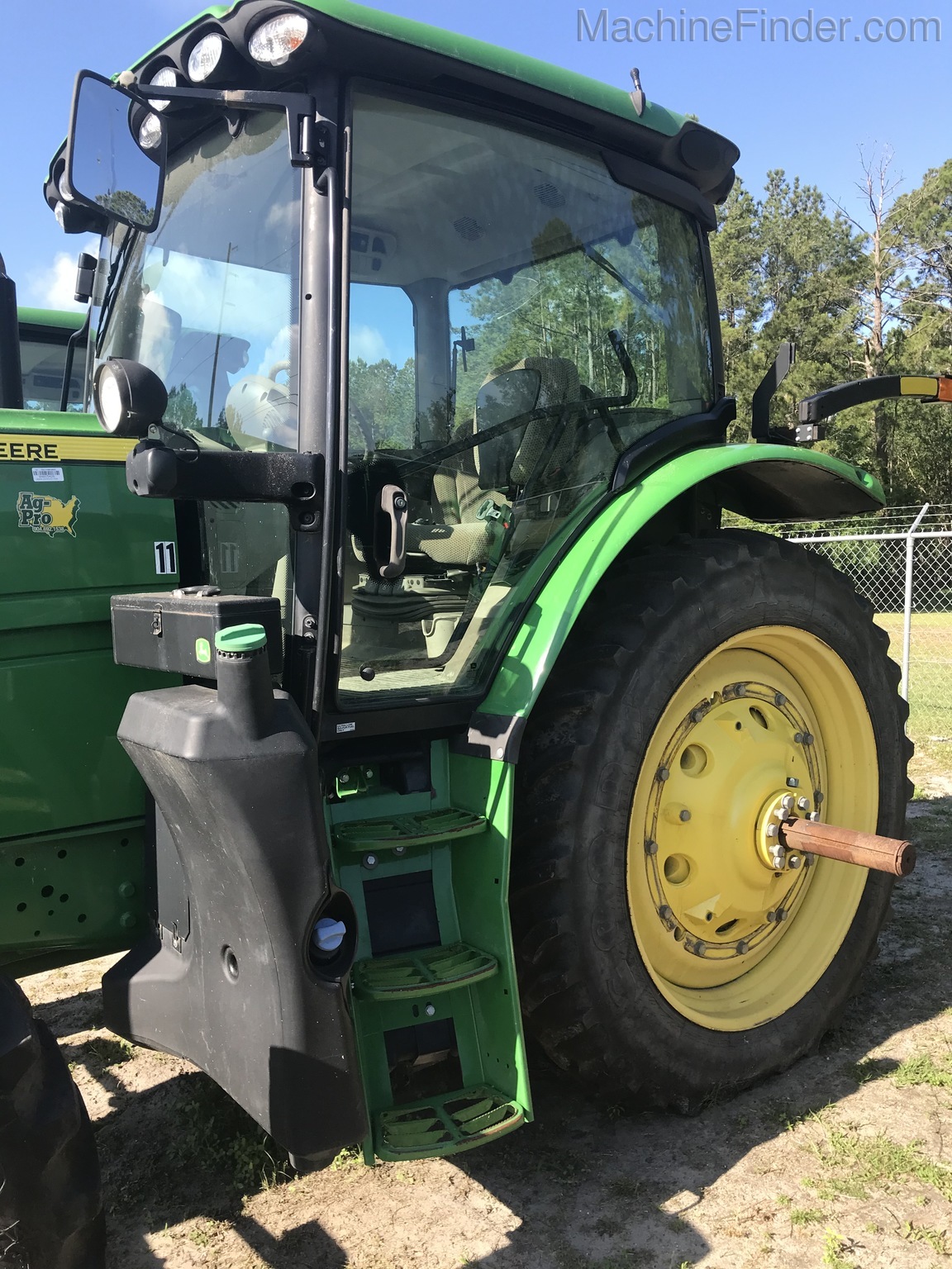 2017 John Deere 6155R Image 4