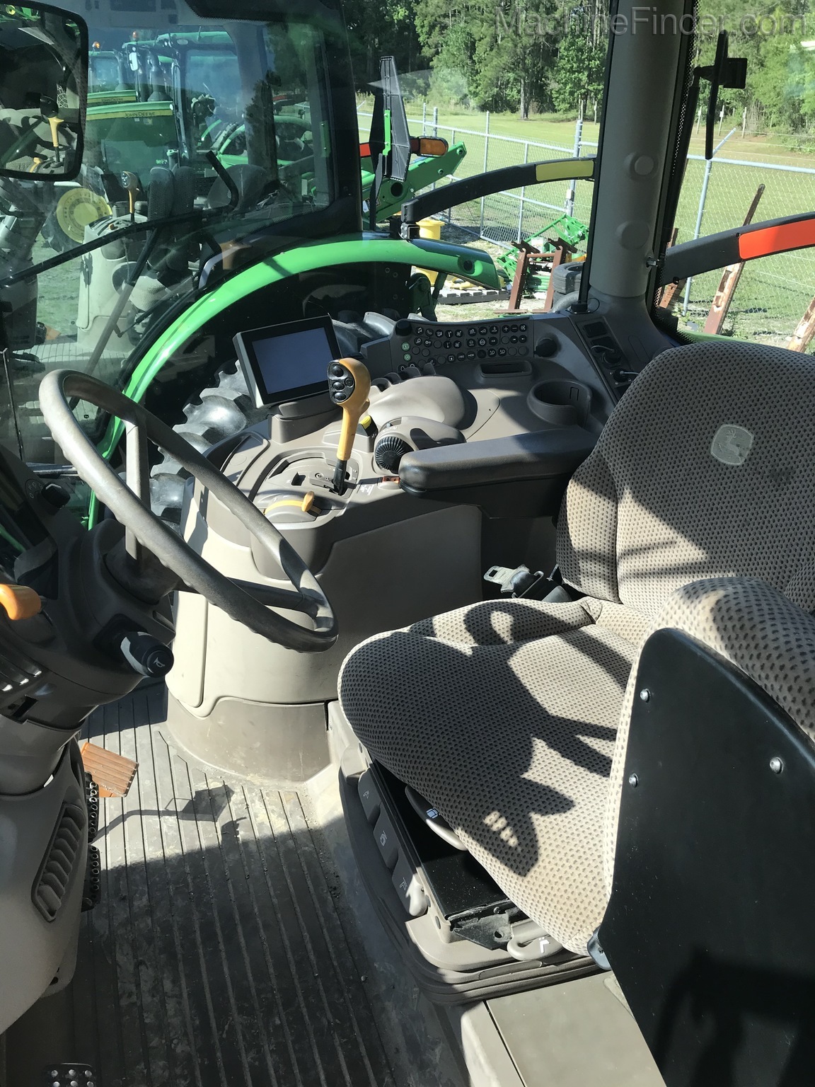 2017 John Deere 6155R Image 7
