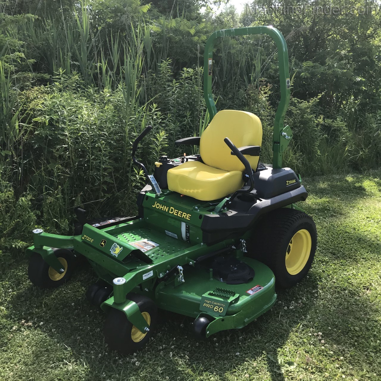 2019 John Deere Z720E Image 1