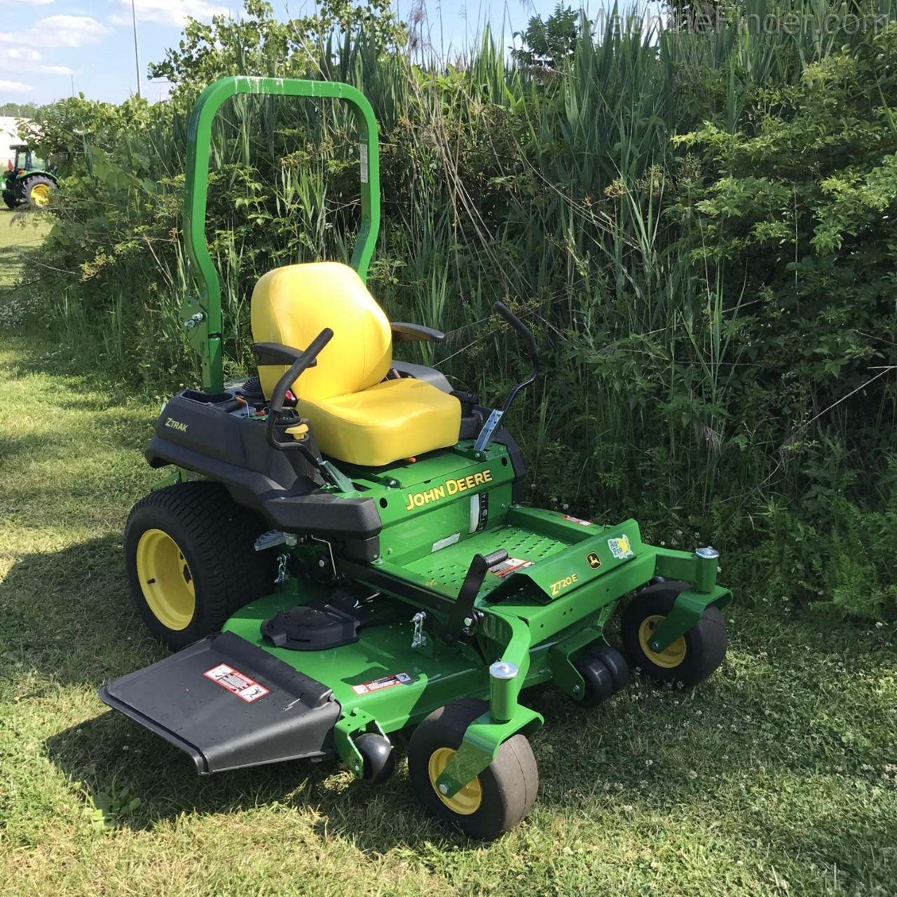 2019 John Deere Z720E Image 4