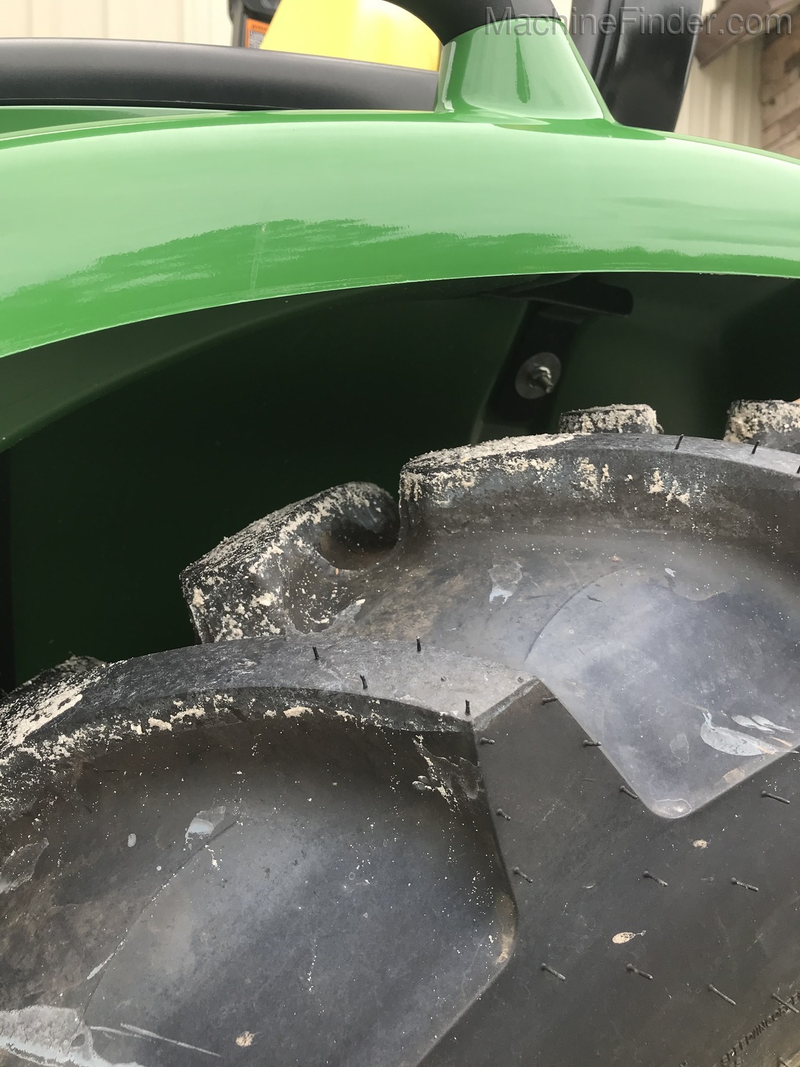 2020 John Deere 3033R Image 9