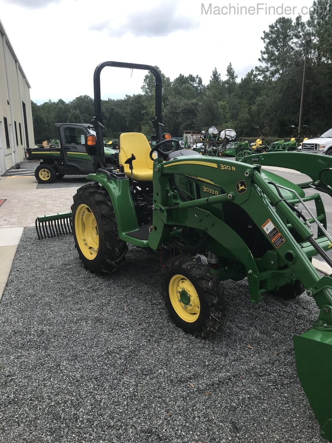 2020 John Deere 3033R Image 3