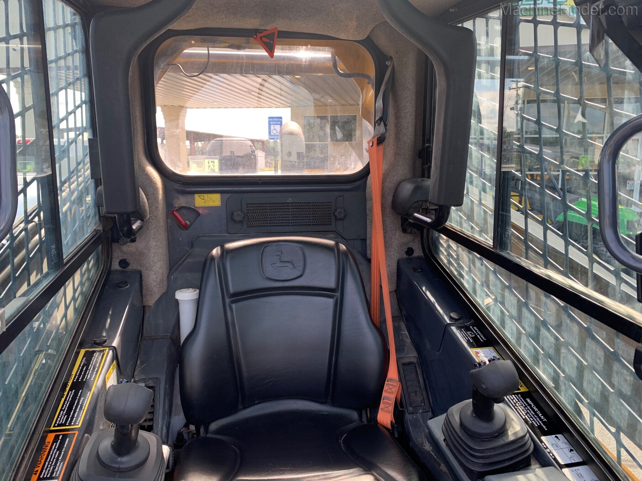 2018 John Deere 333G Image 9