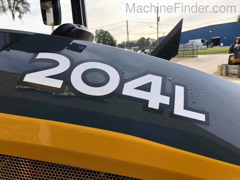 2020 John Deere 204L Image 10