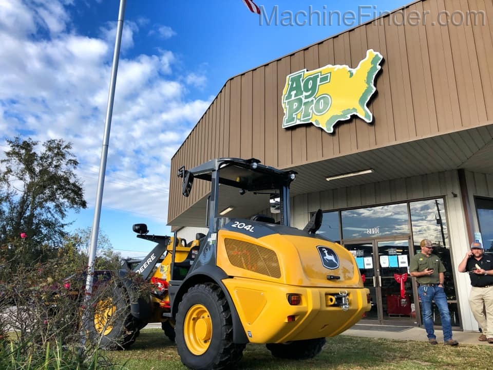 2020 John Deere 204L Image 6