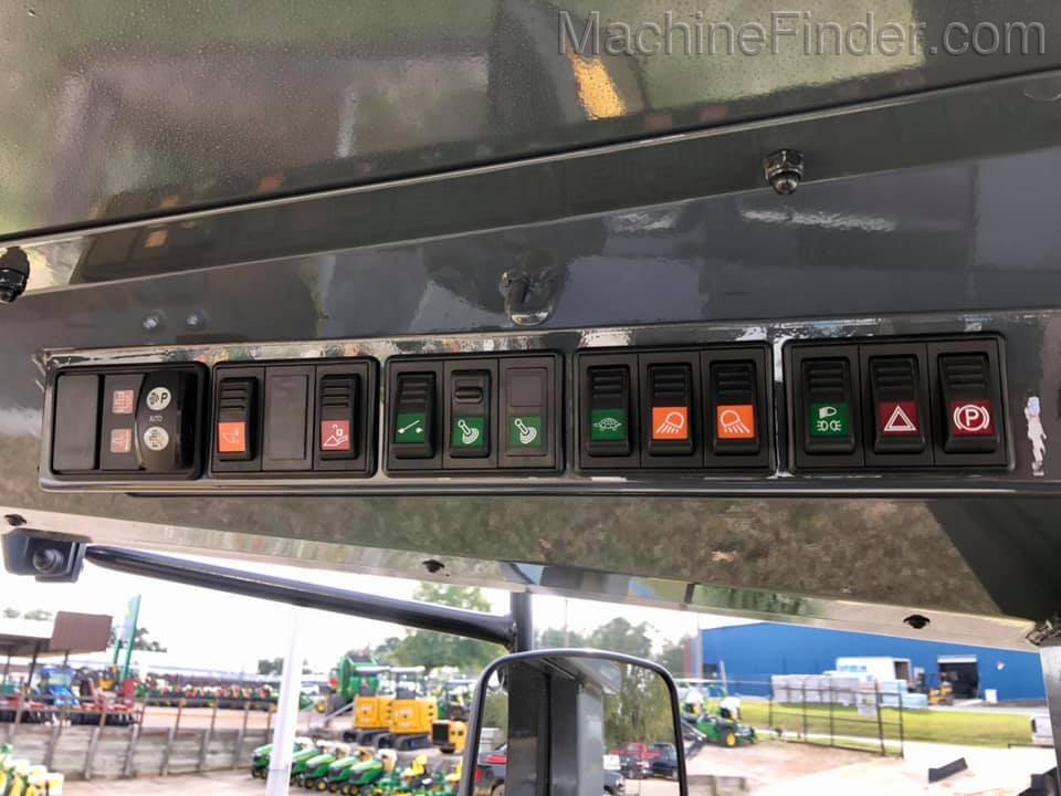 2020 John Deere 204L Image 9