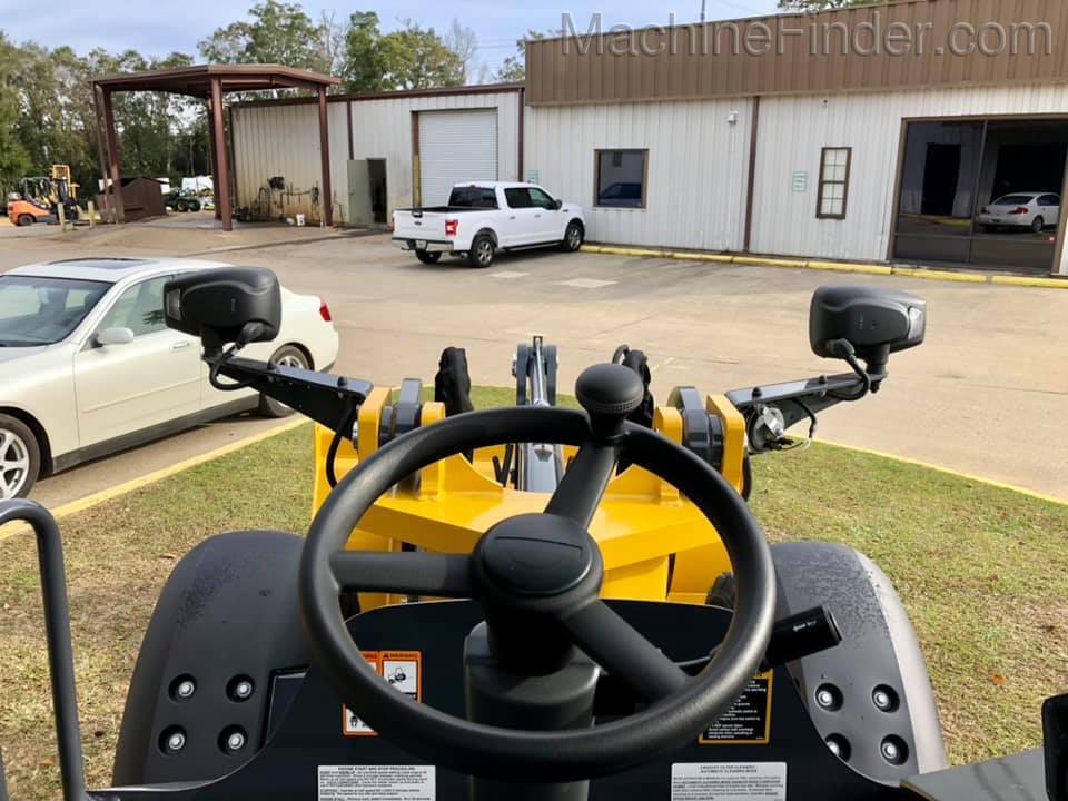 2020 John Deere 204L Image 7