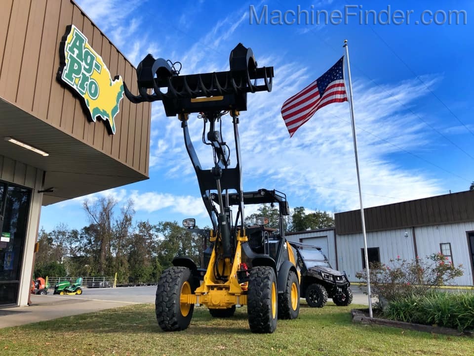 2020 John Deere 204L Image 4