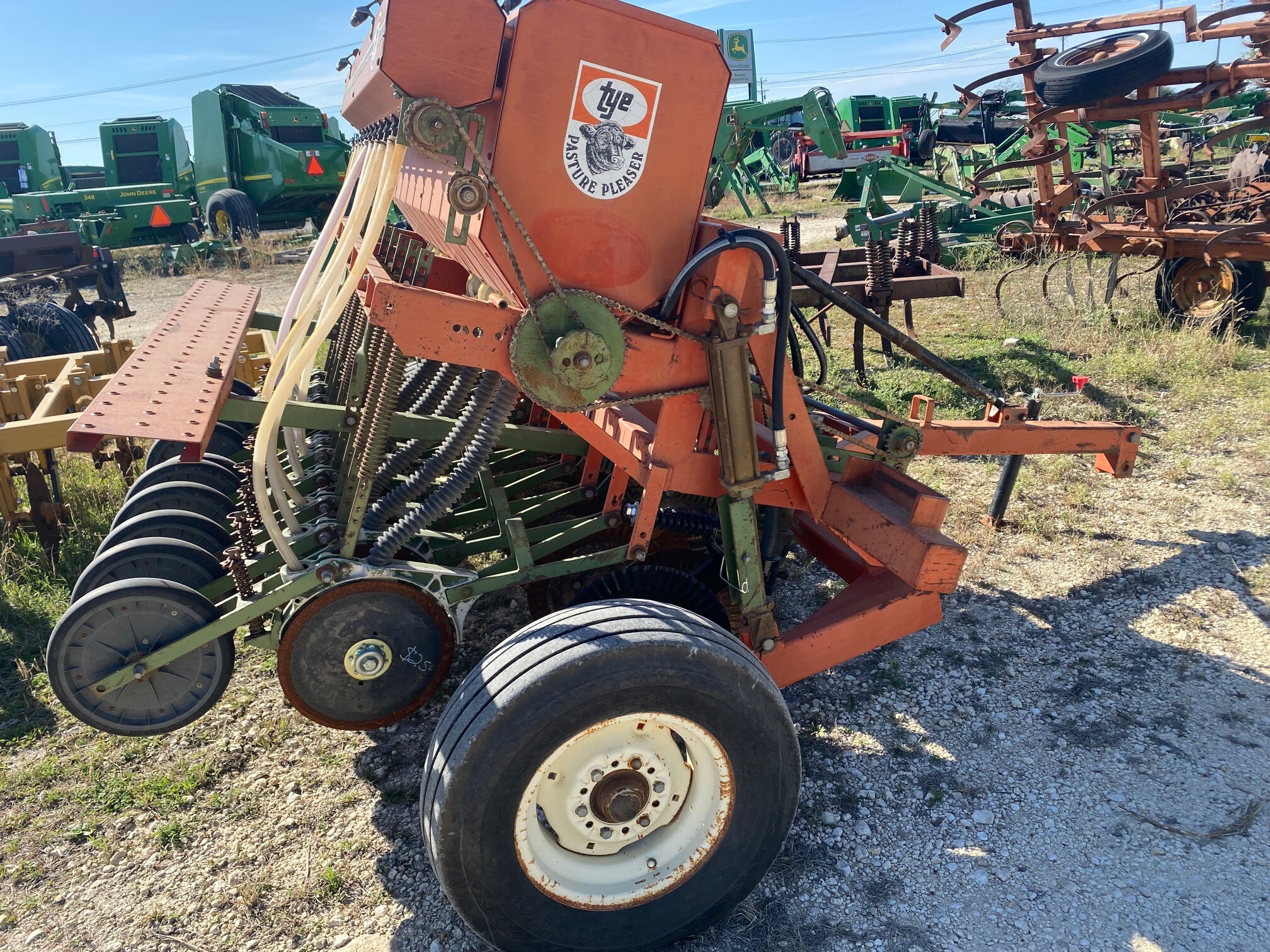 Tye 7' No Till Drill Image 2