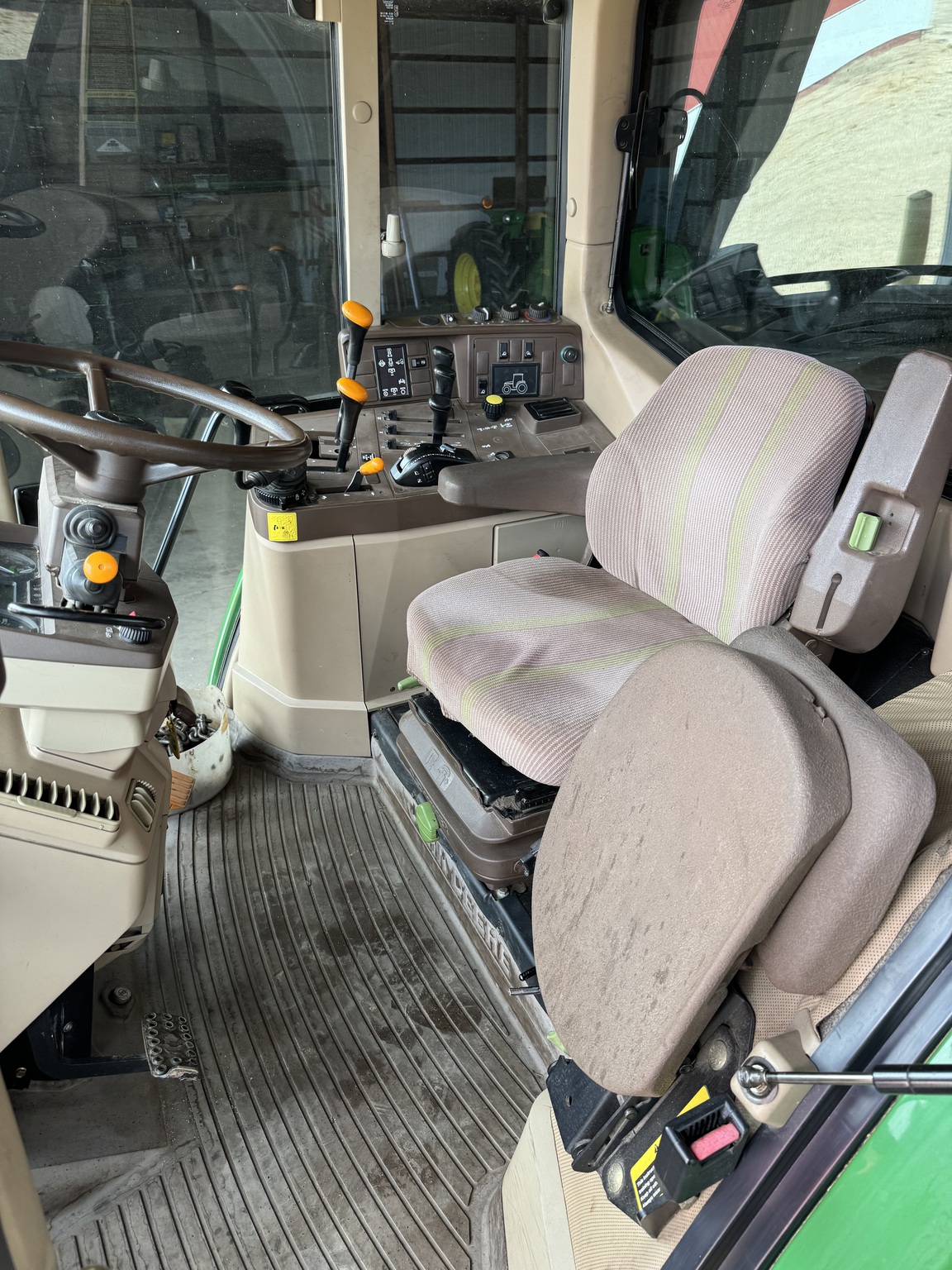 2000 John Deere 6210 Image 6