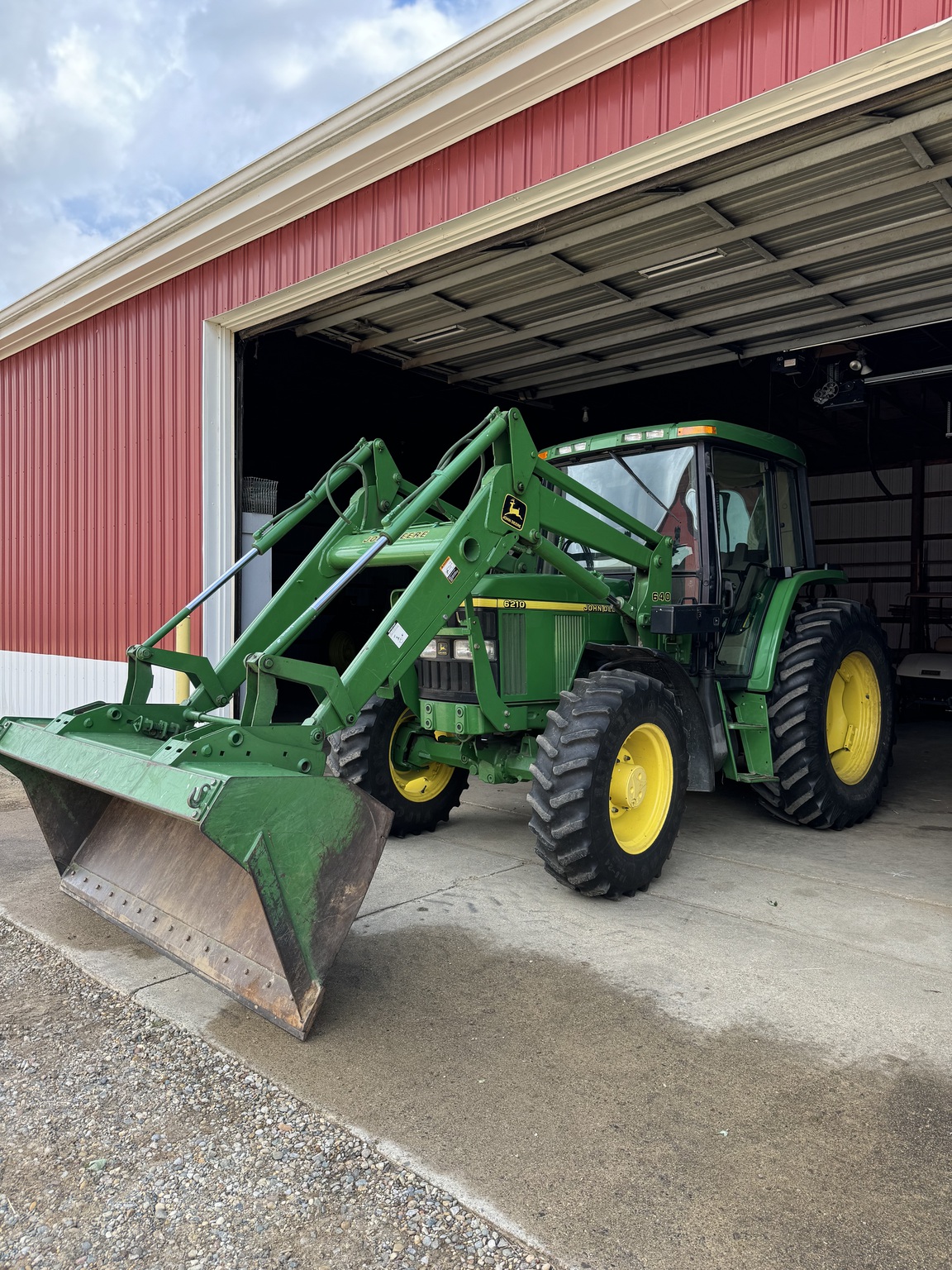 2000 John Deere 6210 Image 1