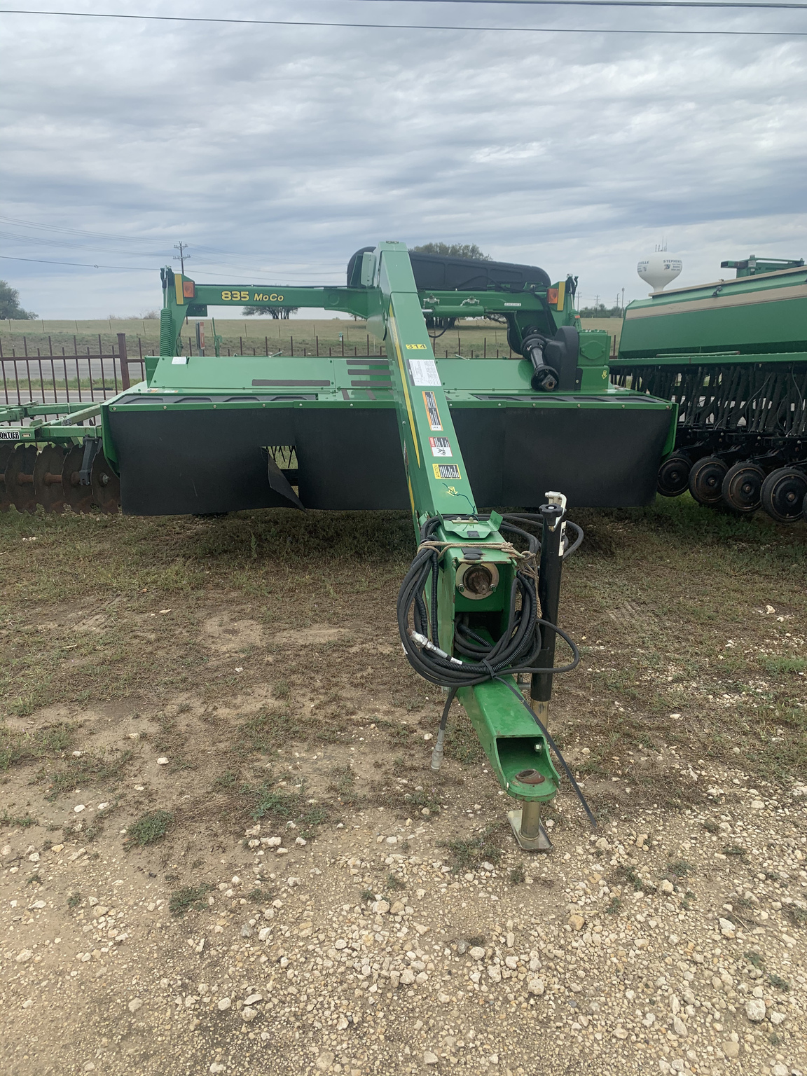 John Deere 835 Image 1