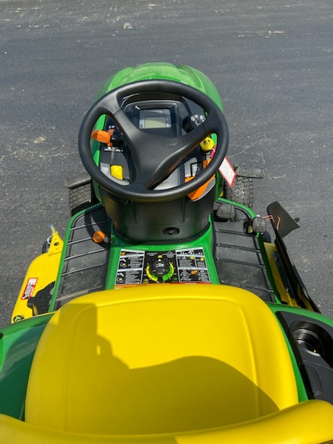 2023 John Deere X570 Image 4