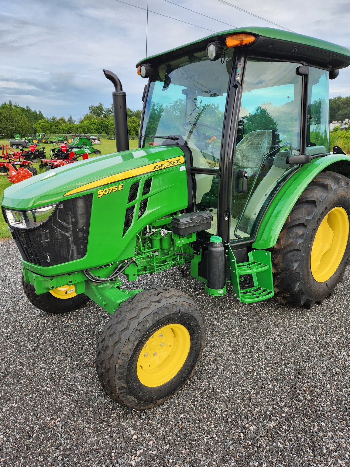 2023 John Deere 5075E Image 1