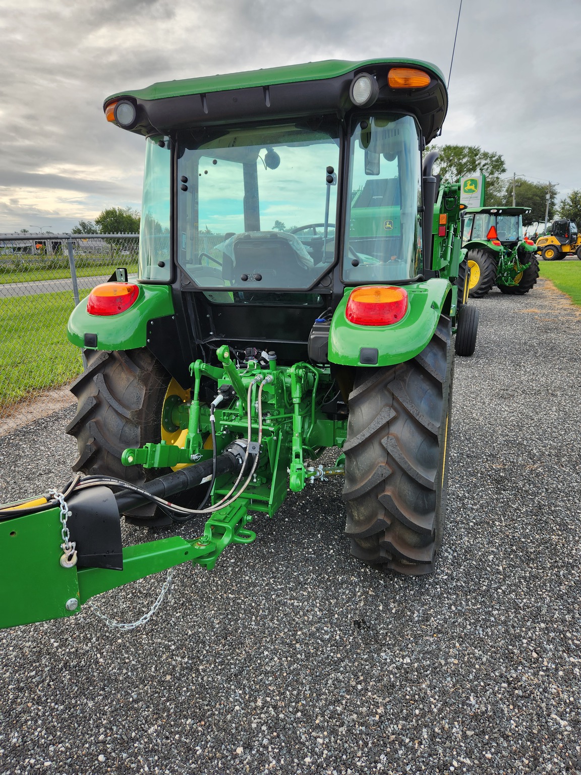 2023 John Deere 5075E Image 4